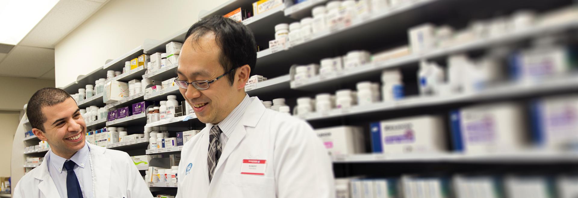 PharmD Banner Fourth Year PharmD Student in discussion with pharmacy preceptor while on a rotation.