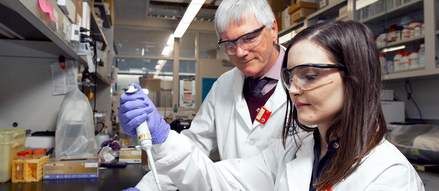 Ray Reilly in lab with student