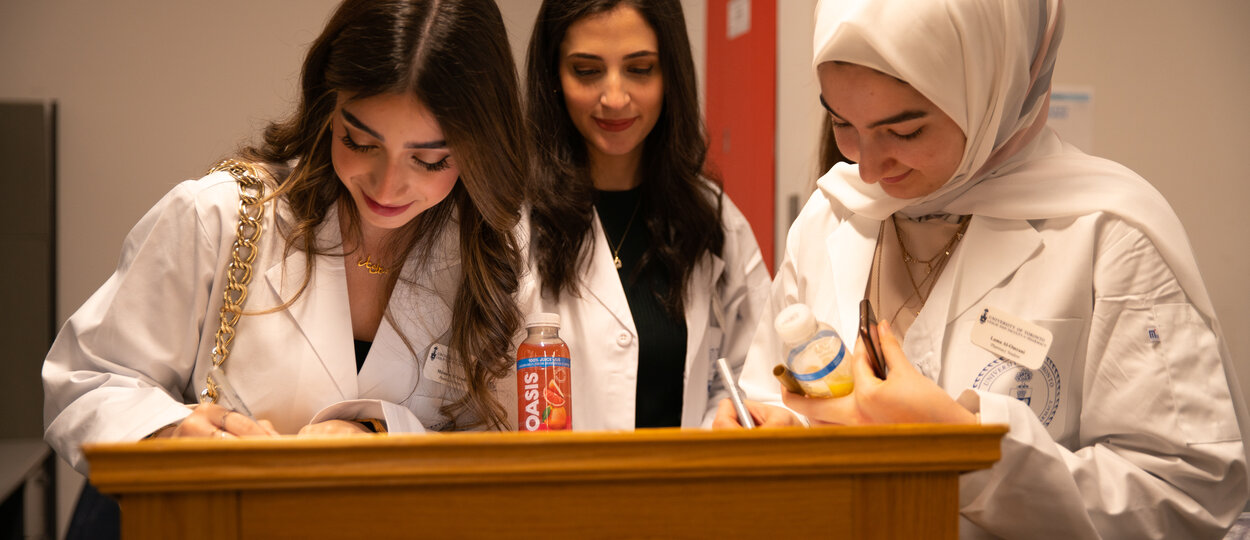 students signing yearbook