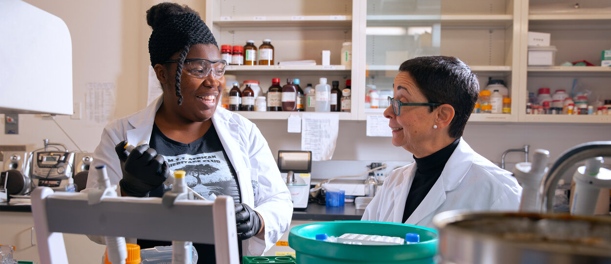 PhD student Teresa Bennett and Professor Reina Bendayan working together in the Bendayan Lab
