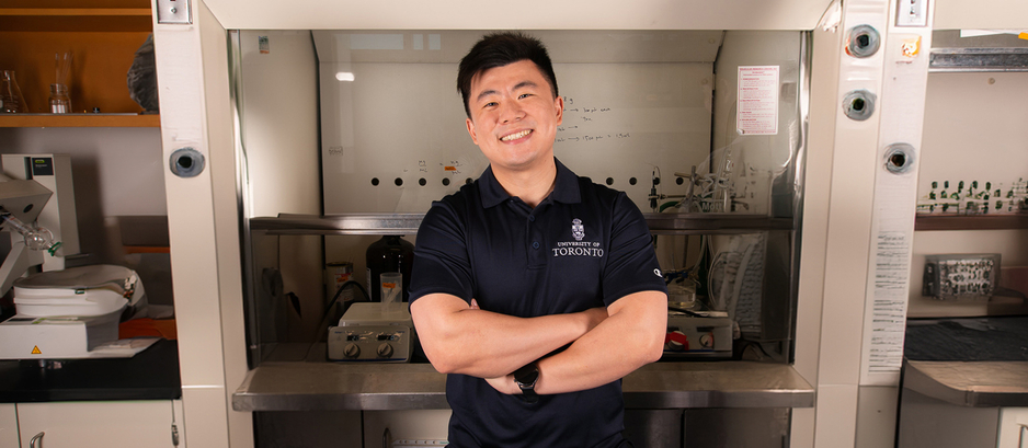 Assistant Professor Bowen Li in his lab