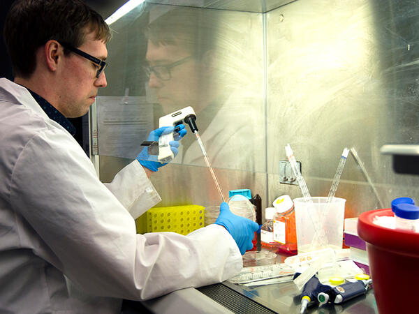Image of post-doctoral researcher Graham MacLeod working in lab