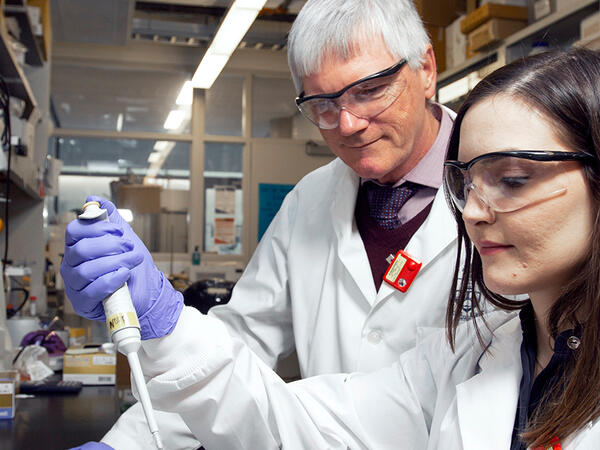 Ray Reilly in lab with student