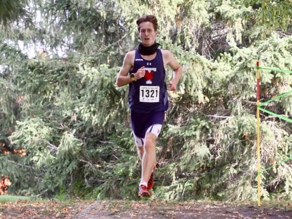 PharmD student Sam Kinahan running cross country race