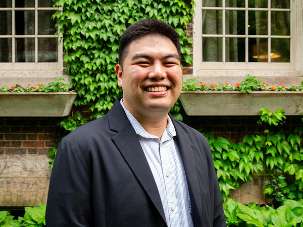 Albert Villaluna, 2T5 PharmD for Pharmacists graduate