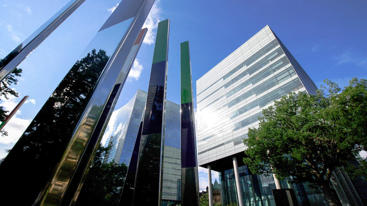 Exterior Photo of Leslie Dan Faculty of Pharmacy Building